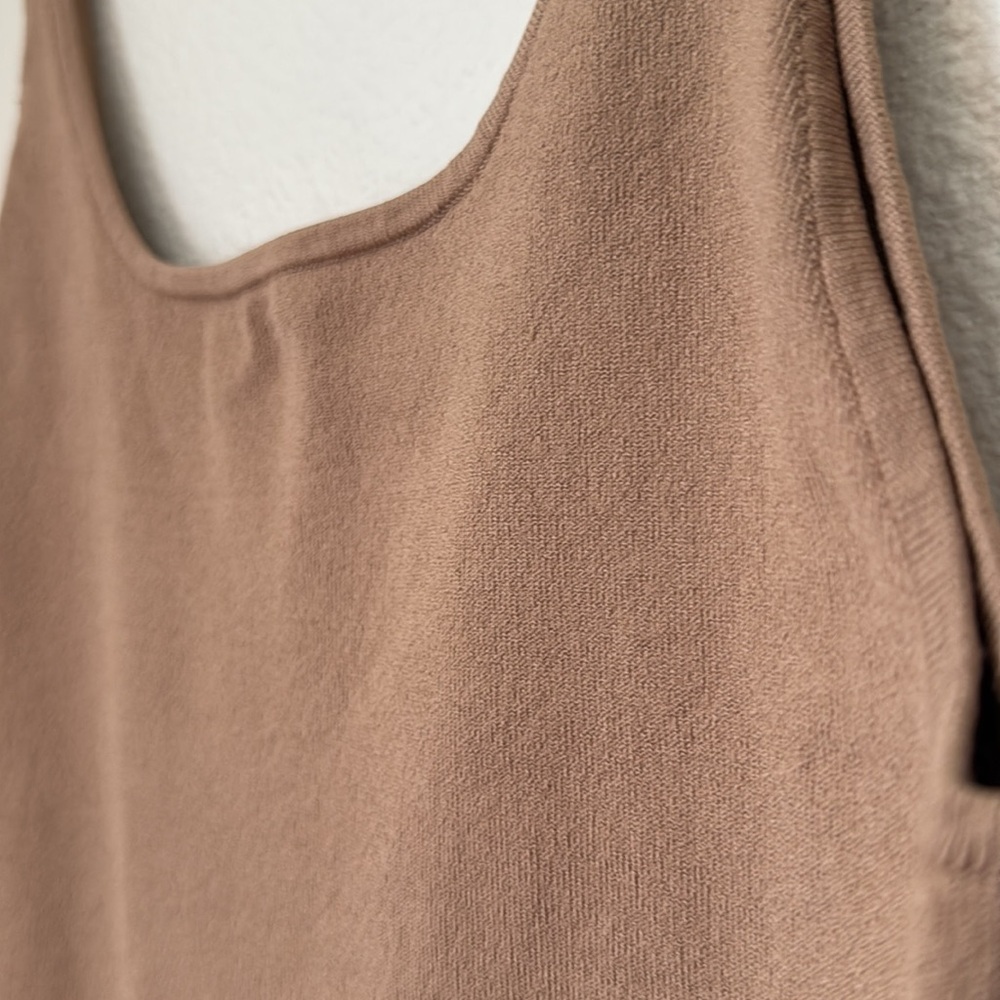 Aritzia Babaton Sculpt Knit Tank Cropped - Picture 3 of 5